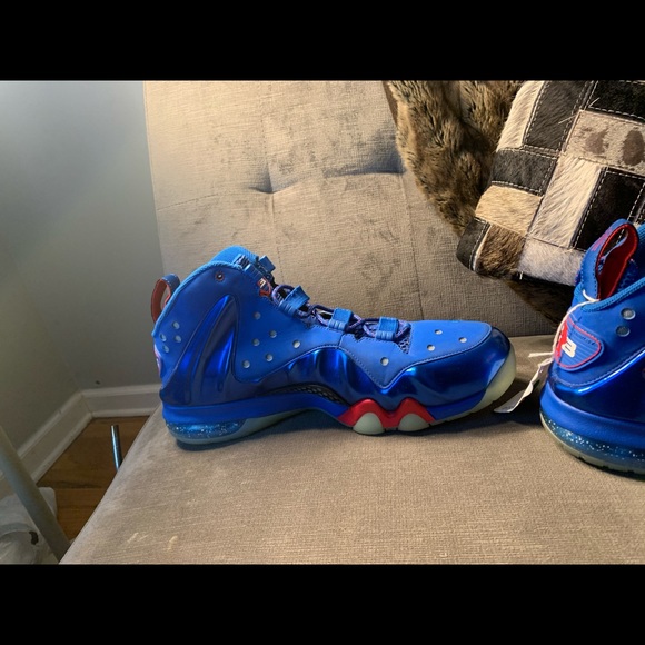 Charles Barkley Posite - Picture 2 of 6